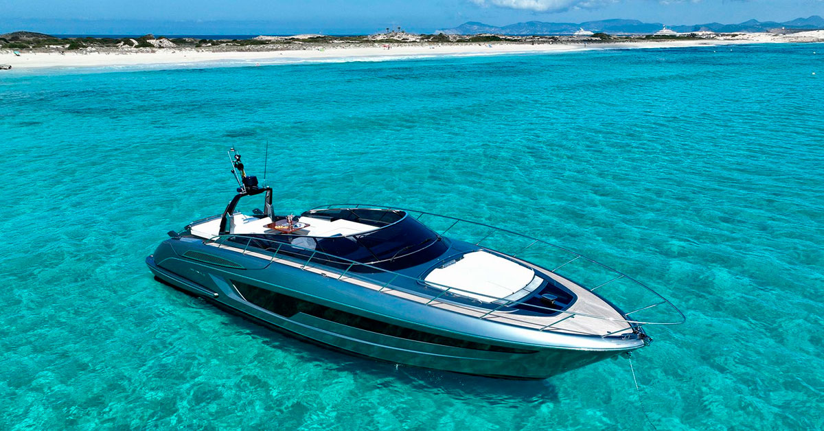 boating ibiza barco fondeado formentera