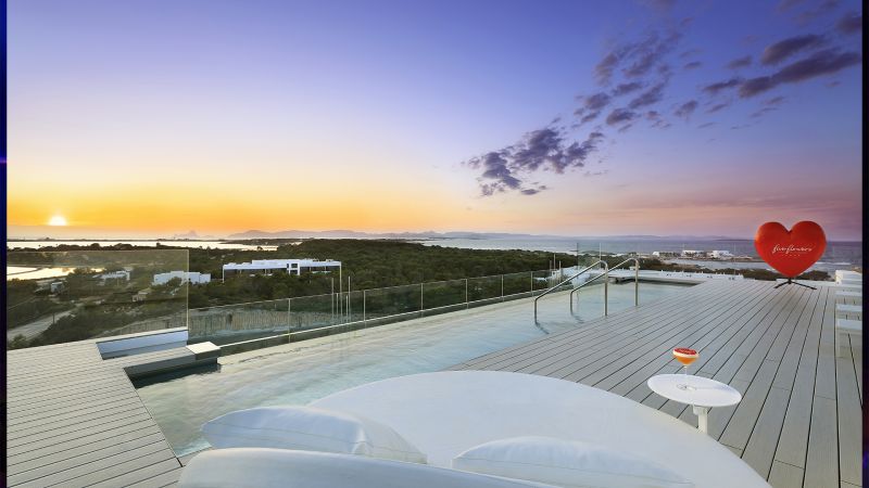 The Sky Rooftop & Sunset Lounge
