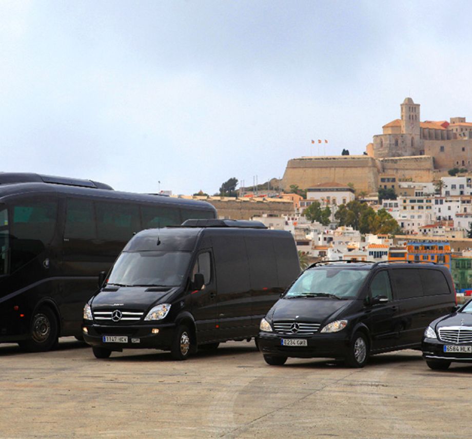 Vehículos de lujo con conductor para tus traslados en Ibiza