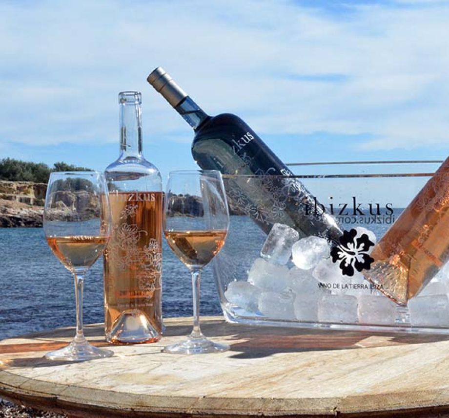 El lujo de saborear un buen vino en Ibiza