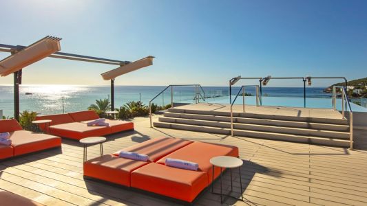 Are you looking for a hotel in Ibiza for this summer? Your vacation begins here!